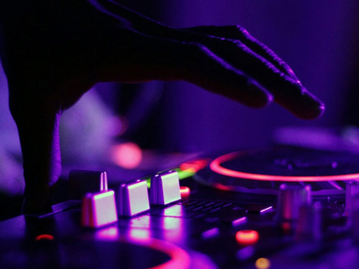Los mejores controladores DJ del año 2020 - Blog de Madrid HiFi