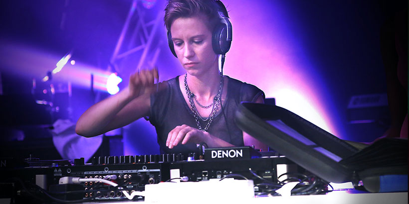 Denon-DJ-SC6000